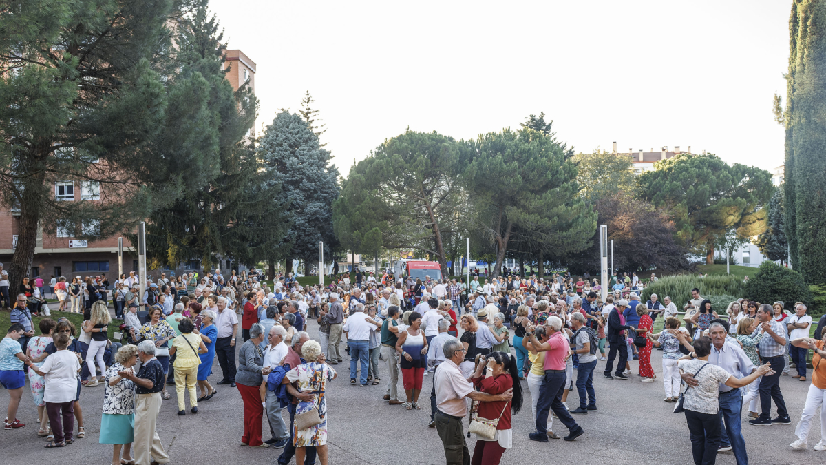Última sesión al aire libre de los Bailes de Tarde en el parque Félix Rodríguez de la Fuente.