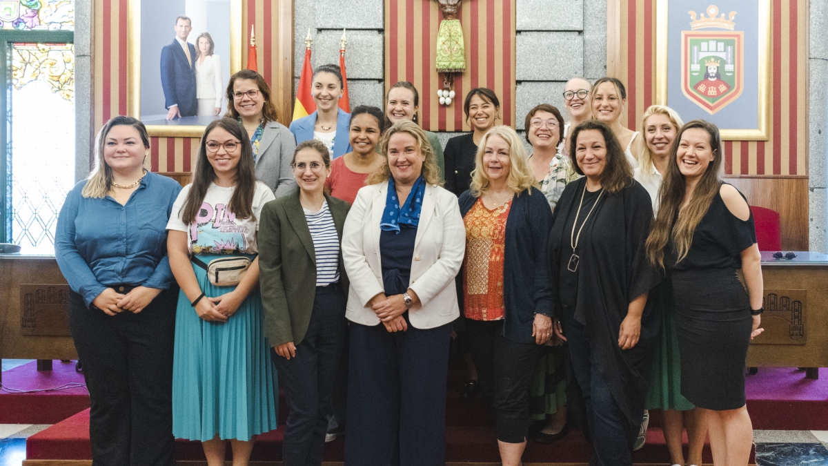 Recepción de la alcaldesa, Cristina Ayala, a las 15 participantes del programa The Break durante este mes de octubre.