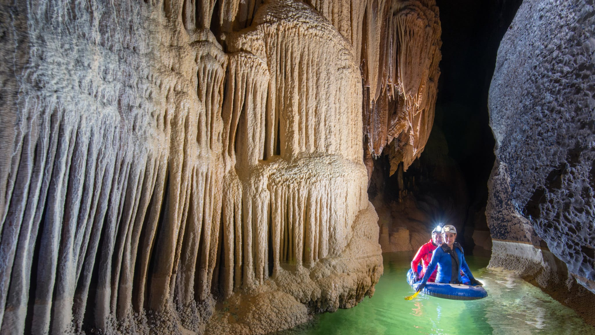 Lagos de Ojo Guareña.