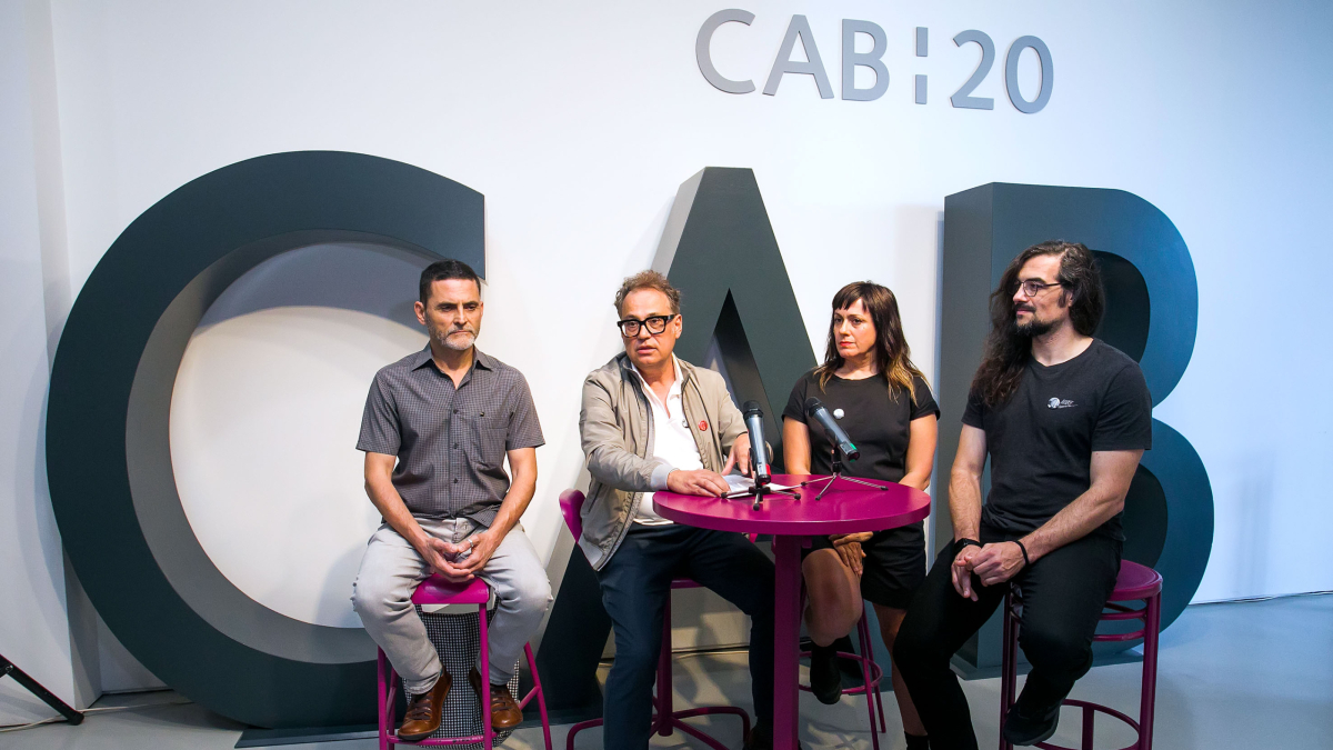 El artista Javier Garcerá, el director de Arte de Fundación Caja de Burgos, Javier del Campo, y los integrantes de Rotor Studio, Ángeles Angulo y Román Torre.