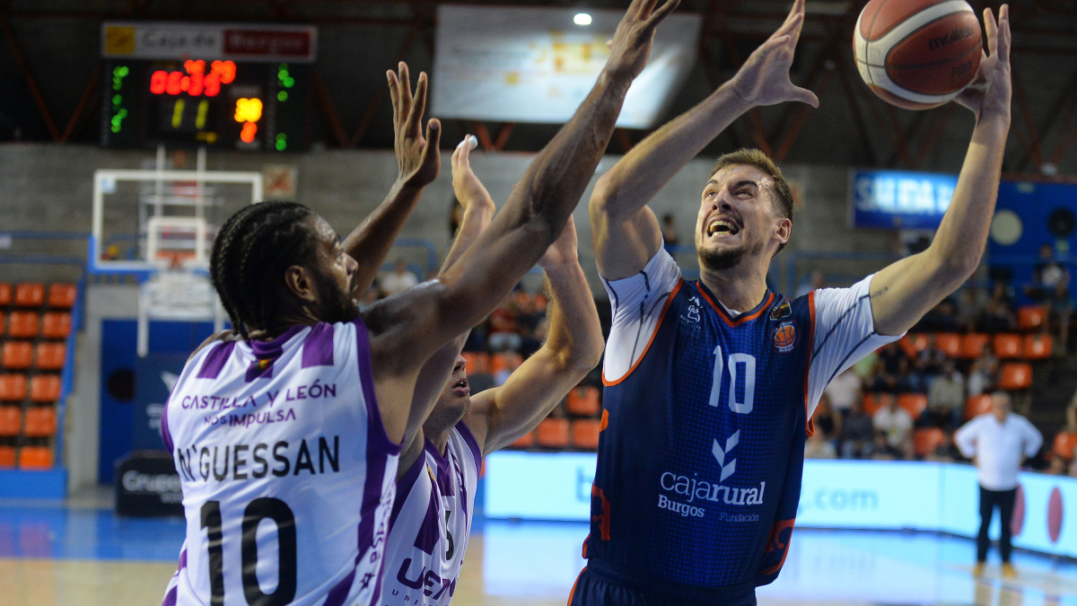 Imagen del partido entre el Grupo Ureta Tizona Burgos y el UEMC Valladolid.