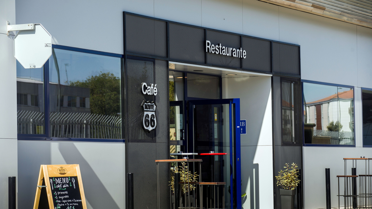 Entrada de la cafetería restaurante Ruta 66.