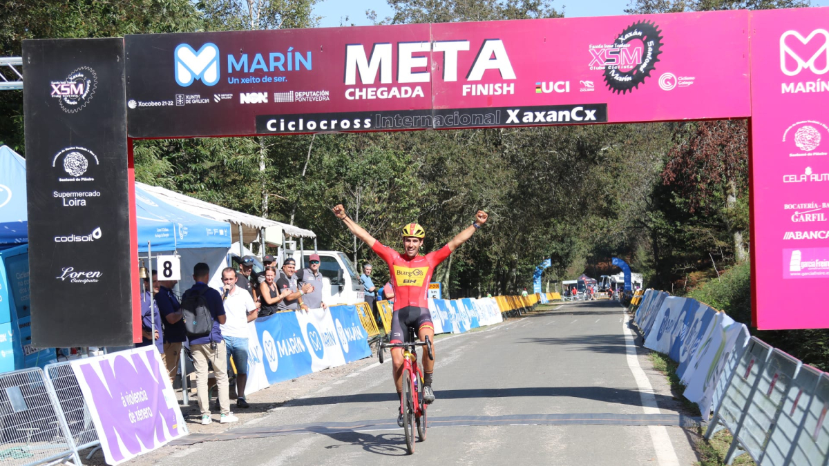 Felipe Orts festeja su triunfo en Marín