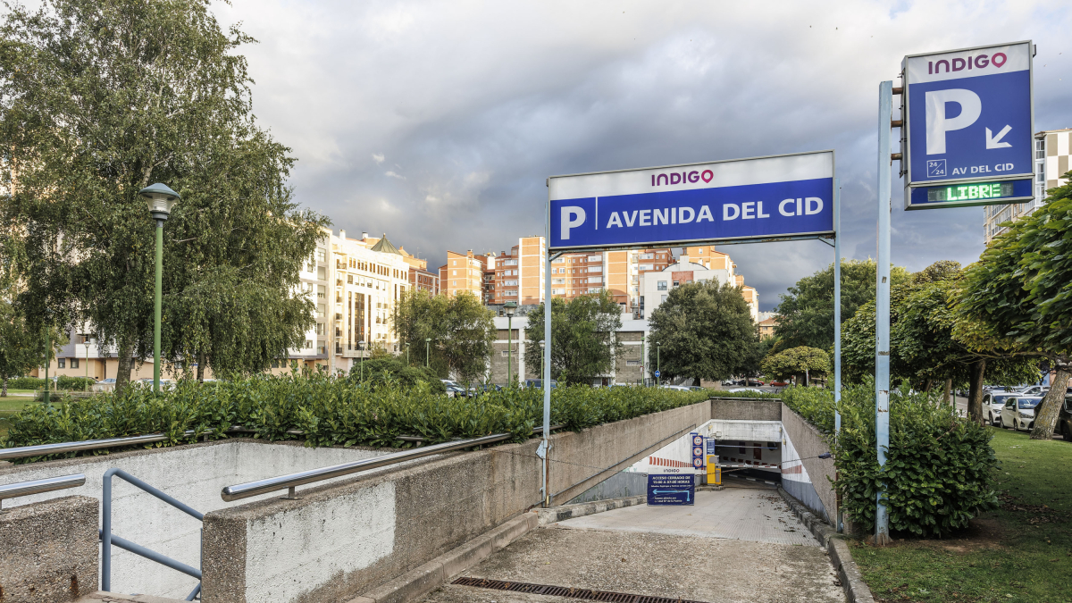 Aparcamiento de la avenida del Cid, junto al antiguo hospital General Yagüe.