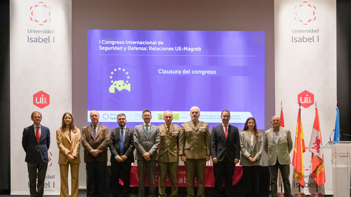 Foto de familia del I Congreso Seguridad y Defensa de la Universidad Isabel I.