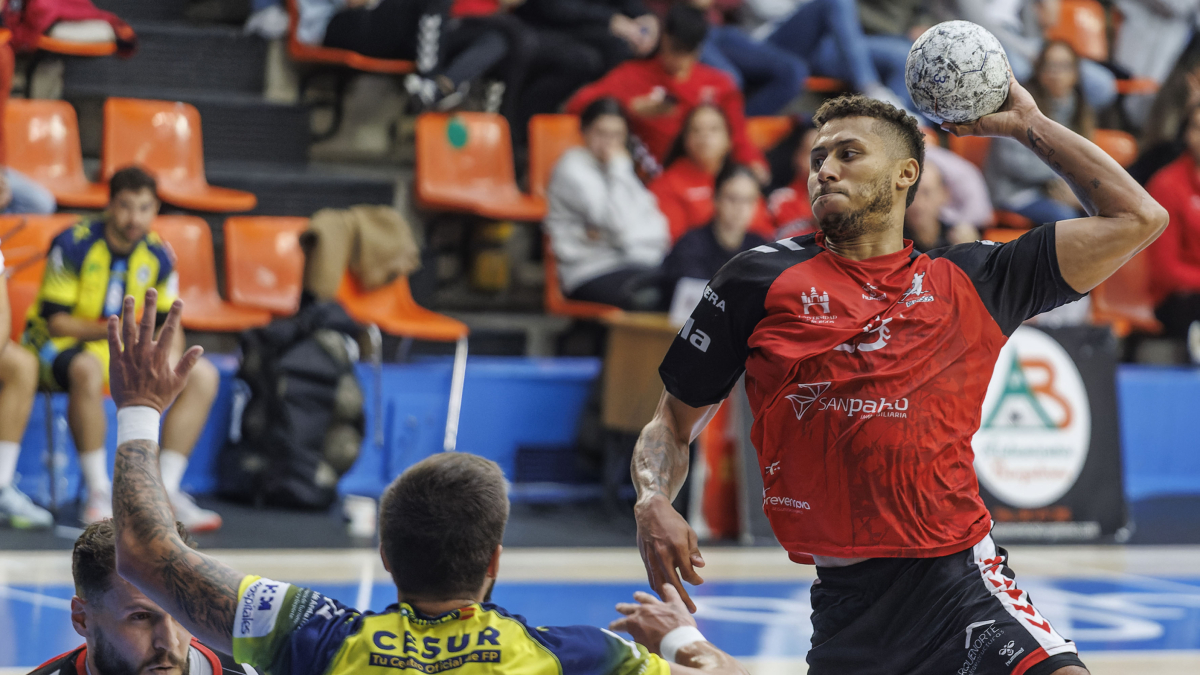 Imagen del partido entre el UBU San Pablo Burgos y el Trops Málaga.