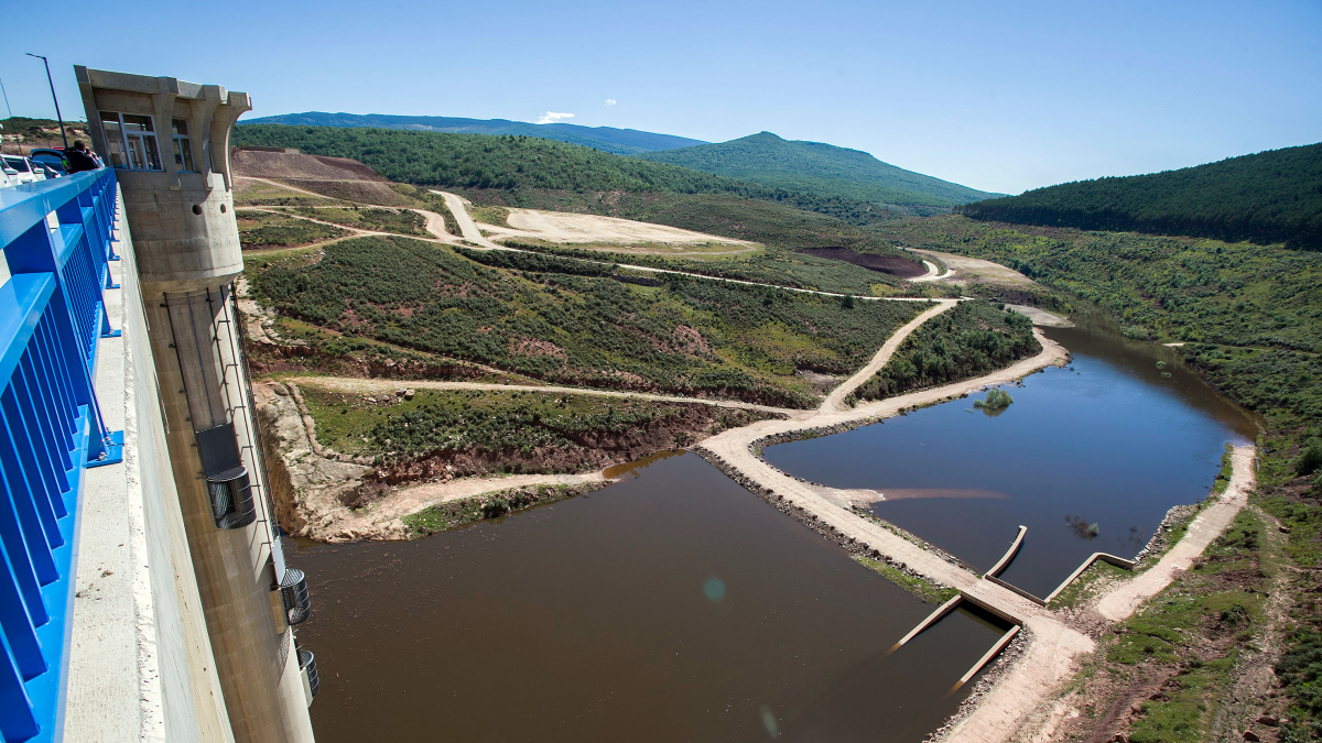 Imagen de archivo de la presa de Castrovido, el día de su inauguración oficial, en junio de 2021.