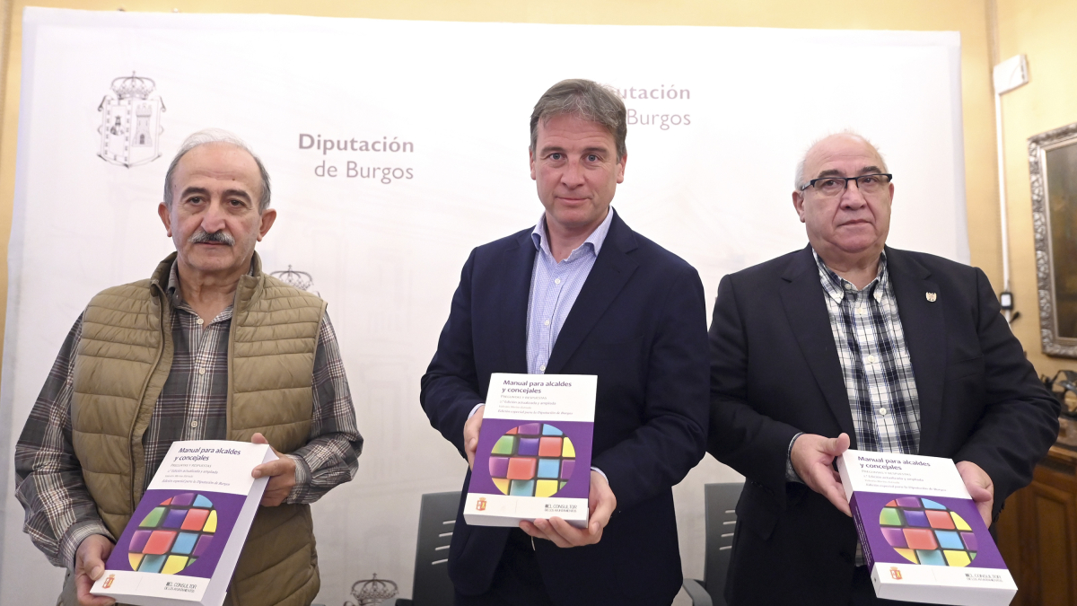 Ramiro Ibáñez, Borja Suárez y Jesús Sendino, en la presentación de la Jornada de Alcaldes.