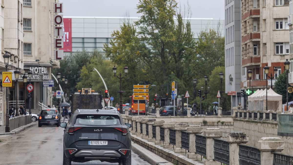 La calle San Lesmes, en la capital burgalesa, sería el límite de la ZBE que planifican inicialmente el PP y Vox.