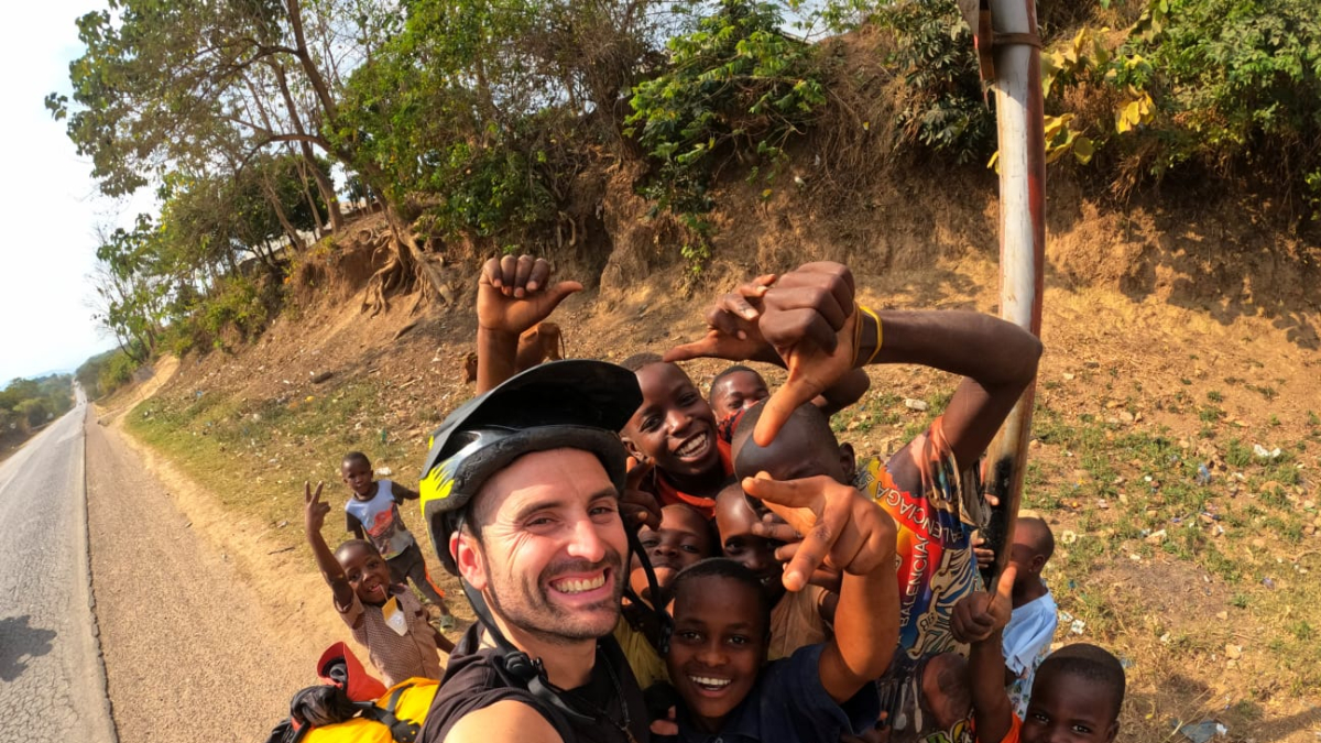 Alberto cumple esta semana su primer año viajando