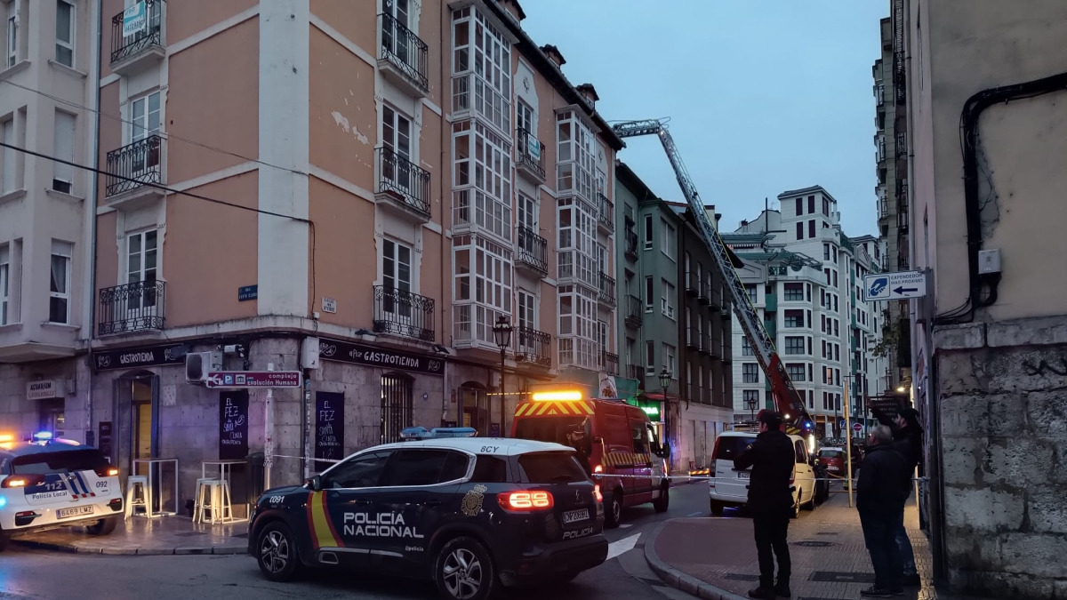 Incendio en un ático de la calle Santa Cruz de Burgos.