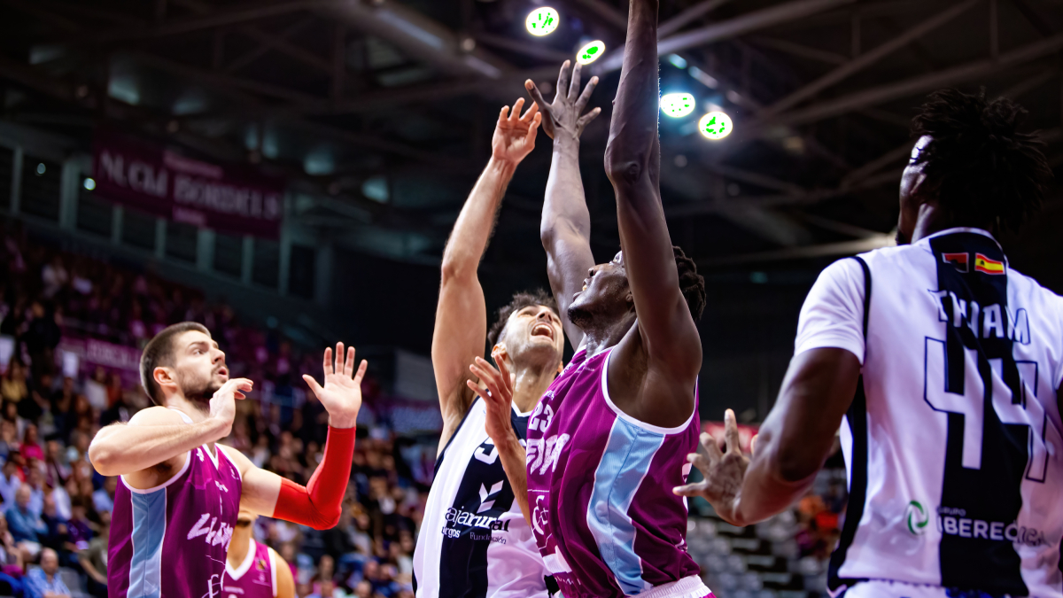 Imagen del partido entre el  ICG Força Lleida y el Grupo Ureta Tizona Burgos.