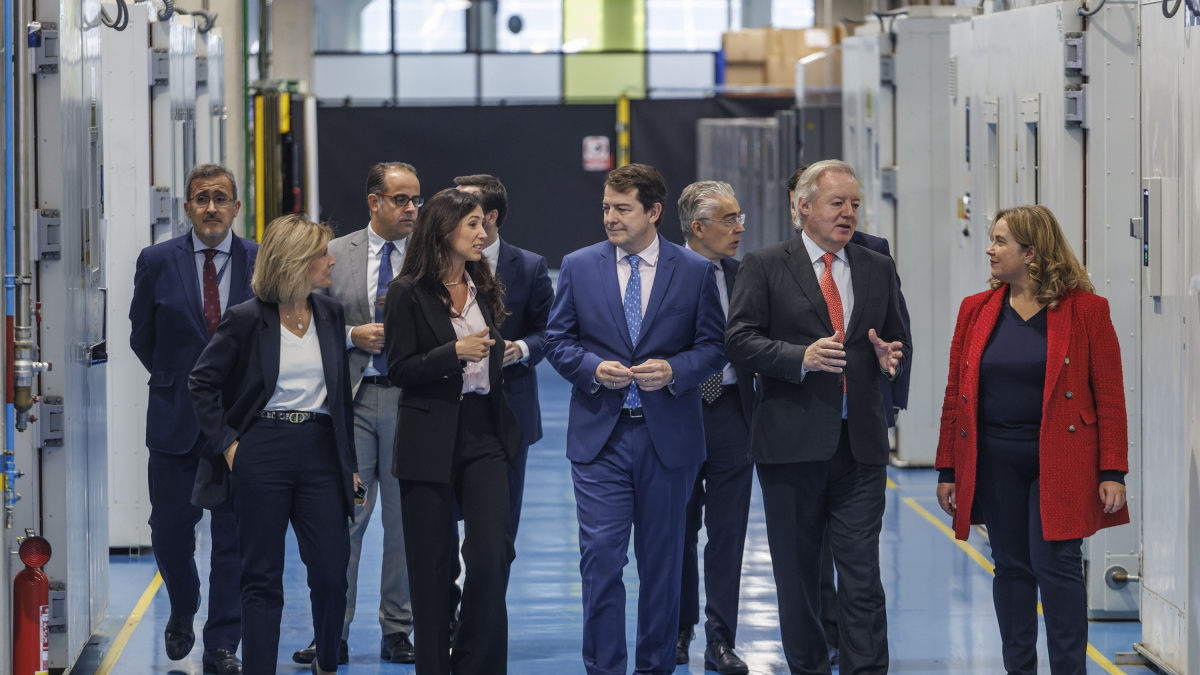 Alfonso Fernández Mañueco en la planta de Antolin Eurotrim de Burgos.