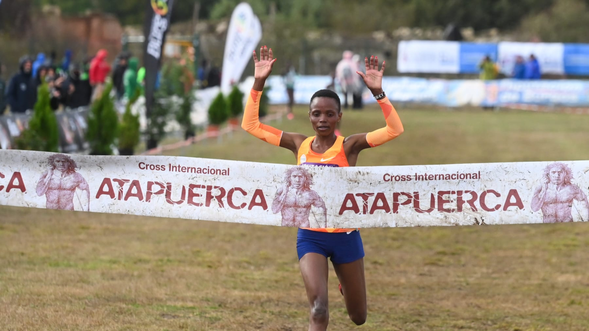 La keniata Beatrice Chebet, vencedora de la edición de 2023 del Cross de Atapuerca.