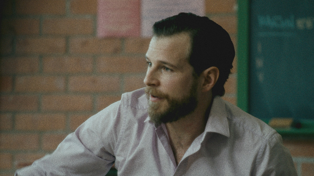 Álvaro Cervantes es uno de los protagonistas de 'El rey de la semana'.