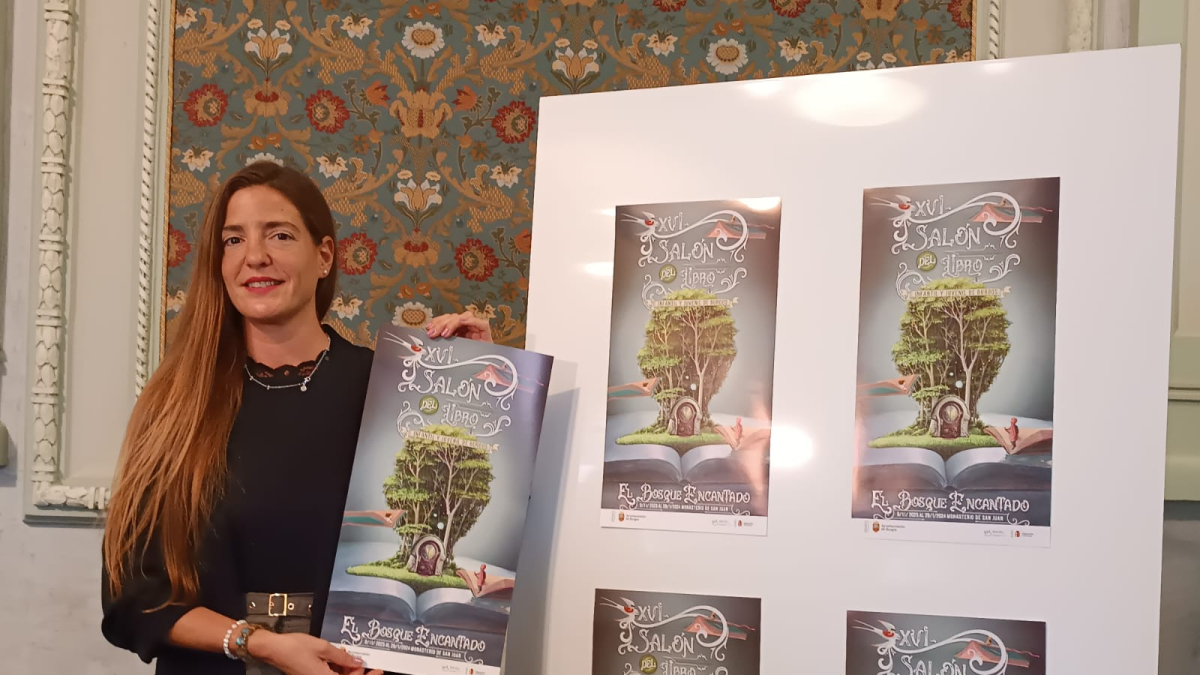 La concejala de Cultura, Marta Alegría, presenta el Salón del Libro Infantil y Juvenil.
