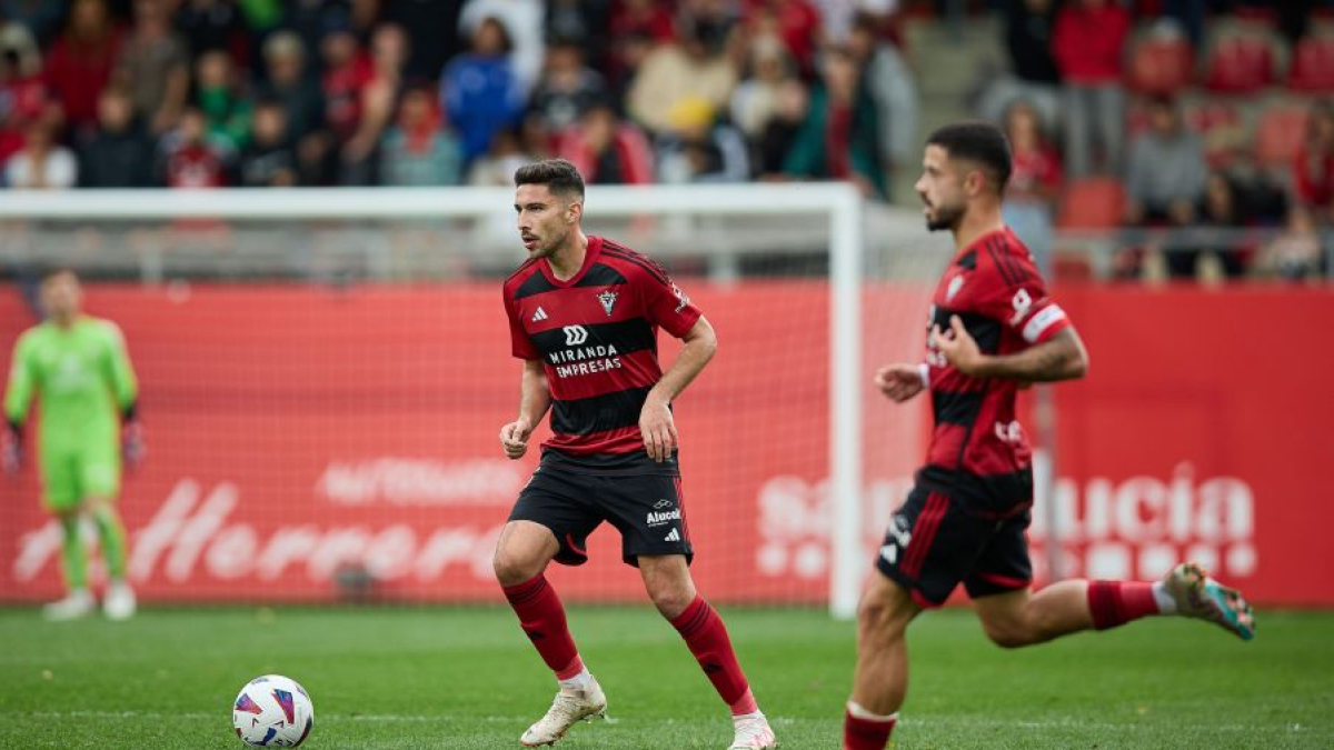 Imagen del partido de Liga entre el Mirandés y el Cartagena.