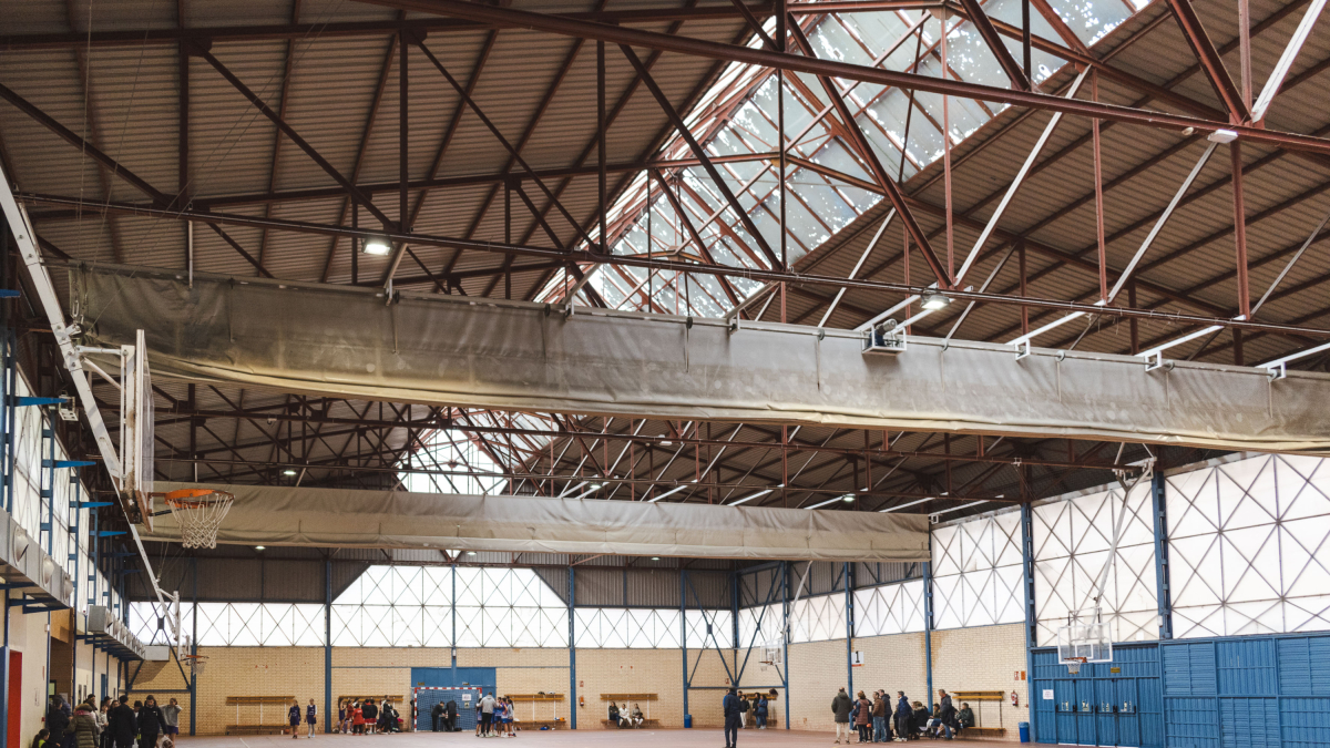 Interior del polideportivo Javier Gómez, en la plaza Virgen del Manzano de Burgos.
