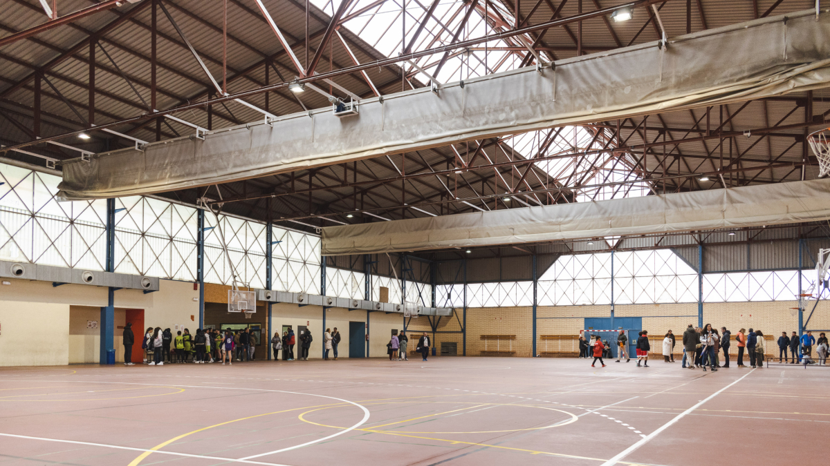 Interior del polideportivo Javier Gómez, en la plaza Virgen del Manzano de Burgos.