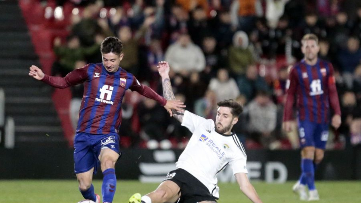 Imagen del partido entre el Eldense y el Burgos CF.