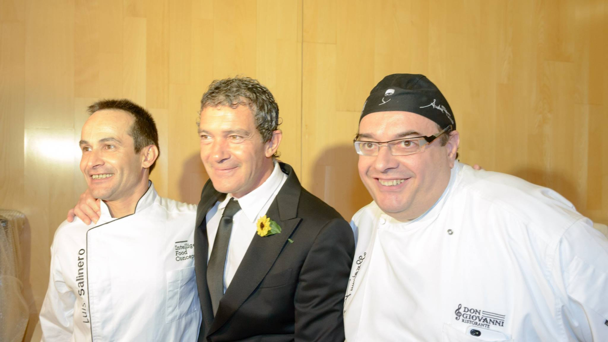 Luis Salinero (Izquierda) con Antonio Banderas en una foto de archivo