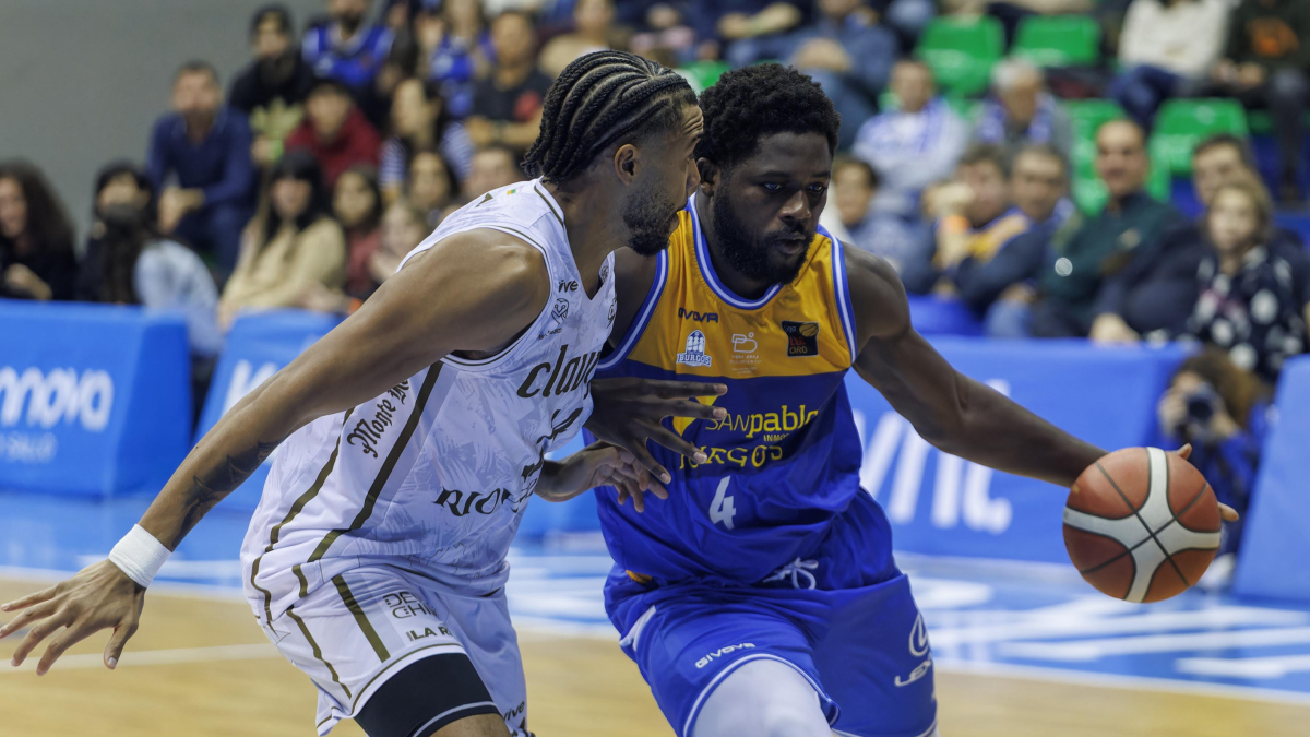 Adala Moto, durante el partido contra el Clavijo en el Coliseum.