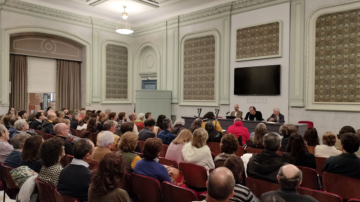 La Sala Polisón estuvo muy concurrida en la presentación del nuevo libro de Eliseo González.