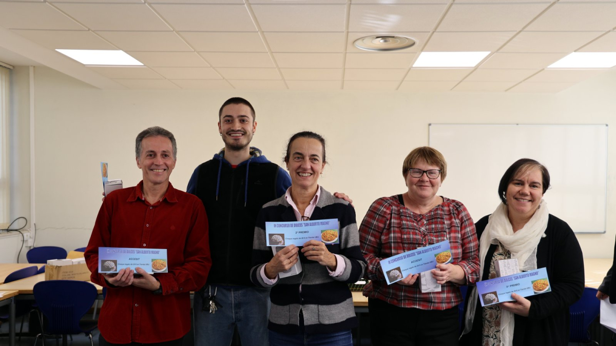 Foto de familia de los ganadores del concurso.