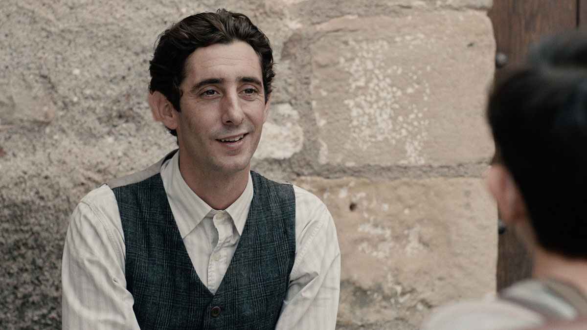 Enric Auquer ha logrado una nominación a los Feroz por su soberbia interpretación del maestro Benaiges.