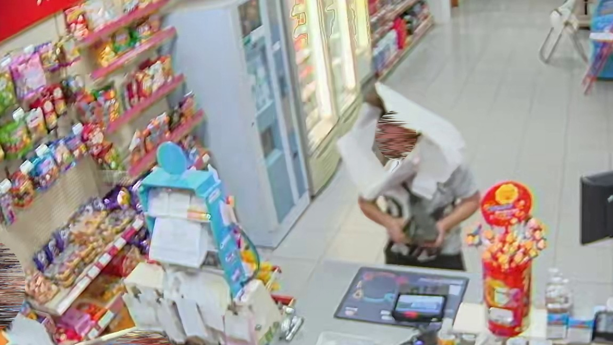 Atraco en la gasolinera de Villalbilla captado por las cámaras de seguridad