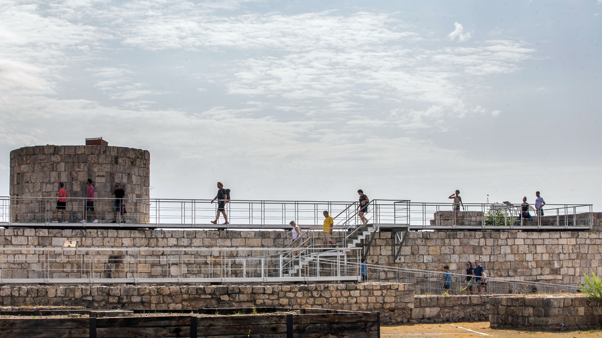 Turistas en el Castillo.