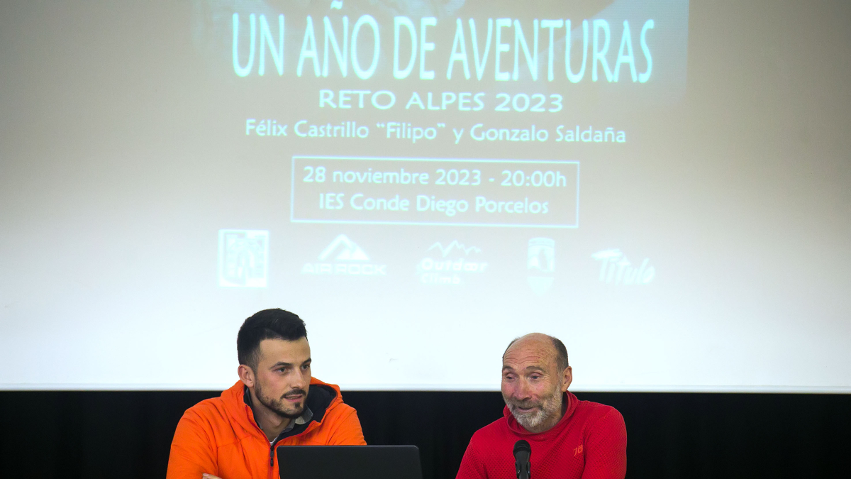 Gonzalo Saldaña y Félix Castrillo ‘Filipo’. durante la presentación del documental en el IES Diego Porcelos.