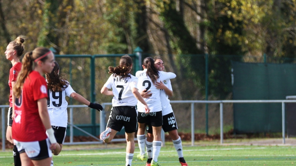 Las jugadoras del Burgos CF Femenino celebran el gol.