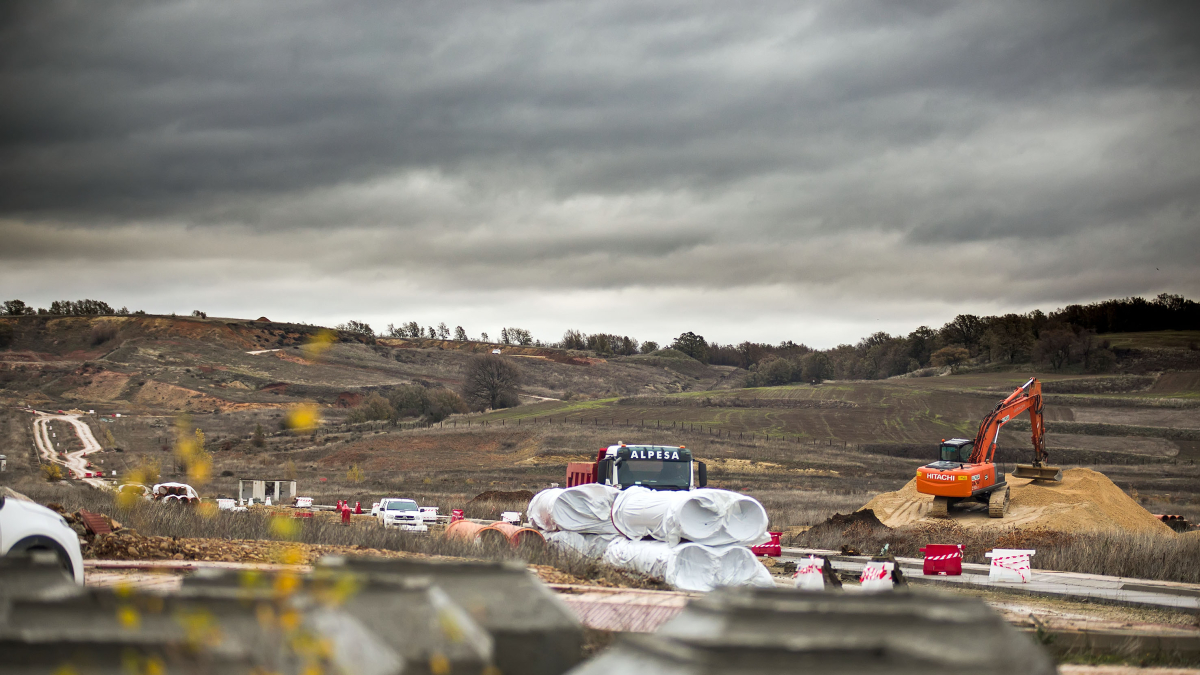 La UTE Obrascón Huarte Laín y Padecasa Obras y Servicios comenzó los trabajos el pasado agosto por la ejecución del depósito de agua potable y de riego en la parte alta del parque.