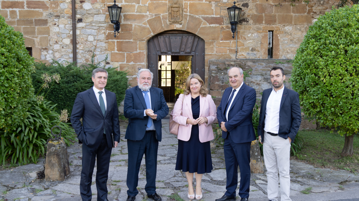 a alcaldesa, Cristina Ayala, encabezó el pasado mes de octubre una comitiva burgalesa que se acercó hasta las instalaciones de Petronor en Muskiz-