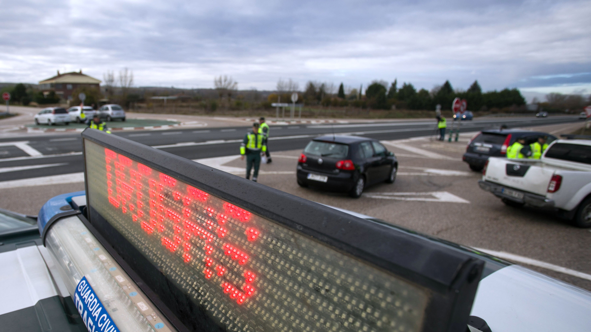 Imagen de un control de alcohol y drogas de la Guardia Civil.