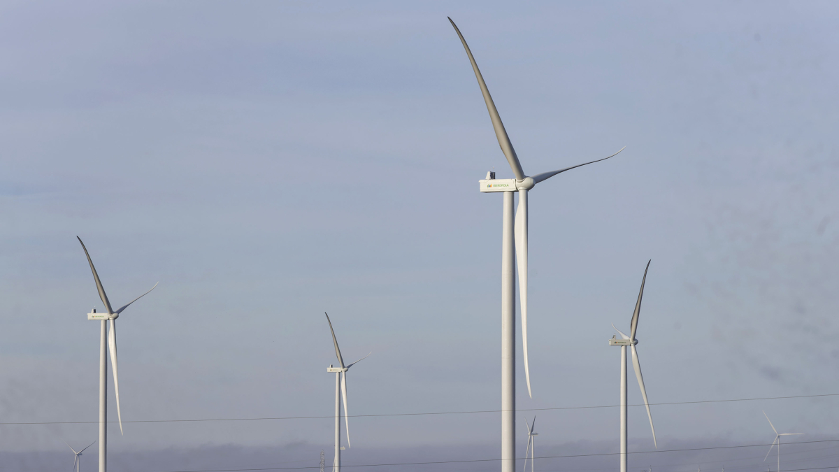 Aerogeneradores en el parque eólico Buniel.