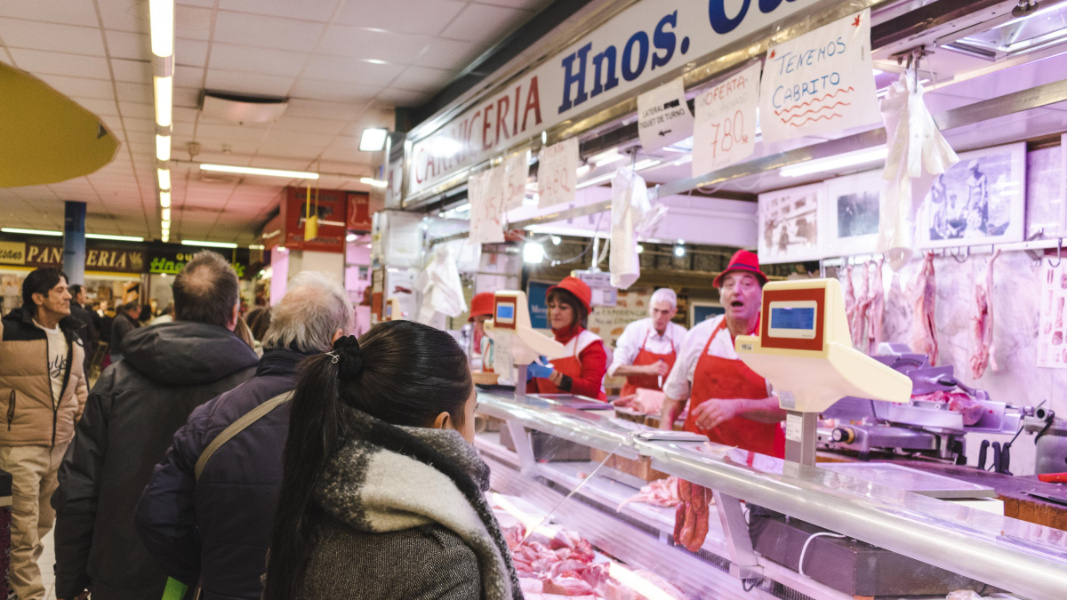 Los comerciantes que están abiertos en el Mercado Norte aún no saben qué puesto recibirán en la instalación provisional.