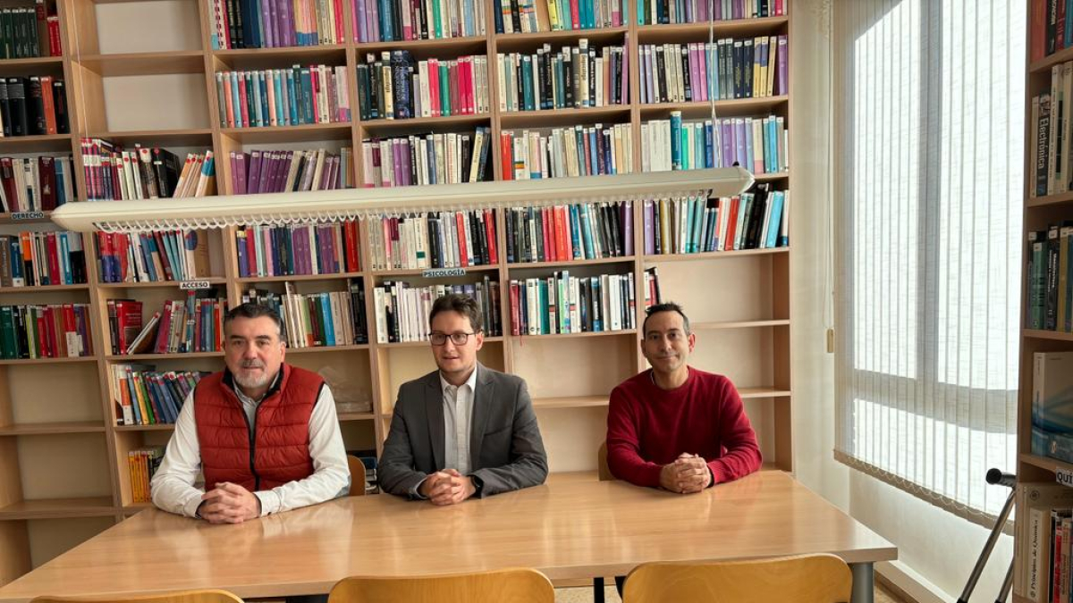 El alcalde con los concejales de Educación y Acción Social