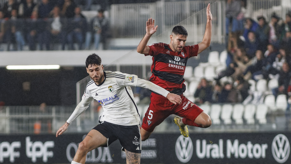 Fer Niño, durante el partido contra el Mirandés.
