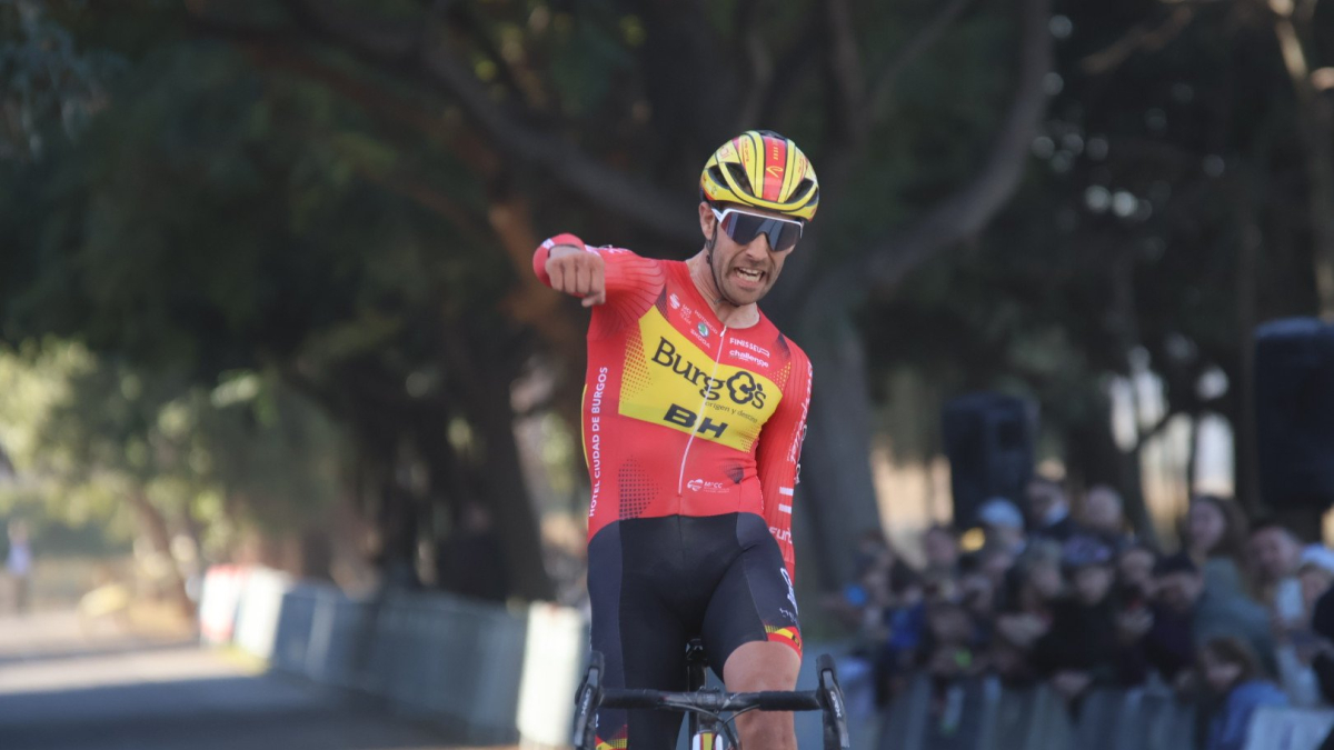 Felipe Orts celebra su victoria en el Ciclocross de Valencia.