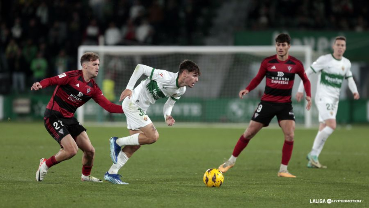 Imagen del partido entre el Elche y el Mirandés.