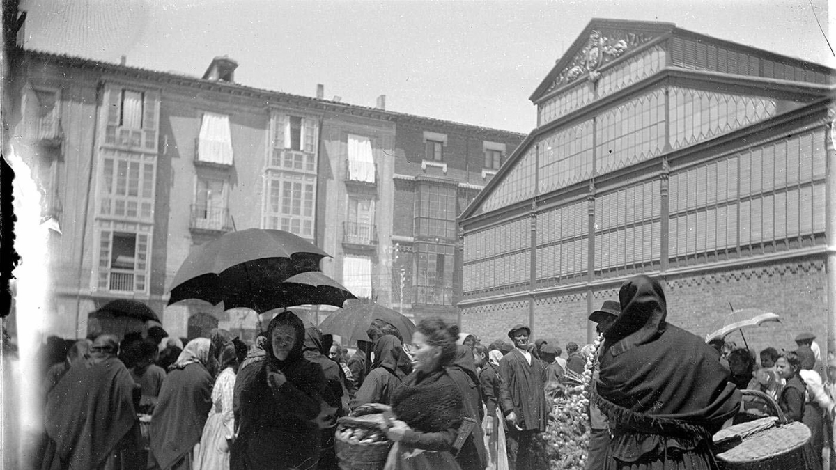 Imagen de Juan Antonio Cortes de la Plaza de Santander y el mercado de Santocildes.