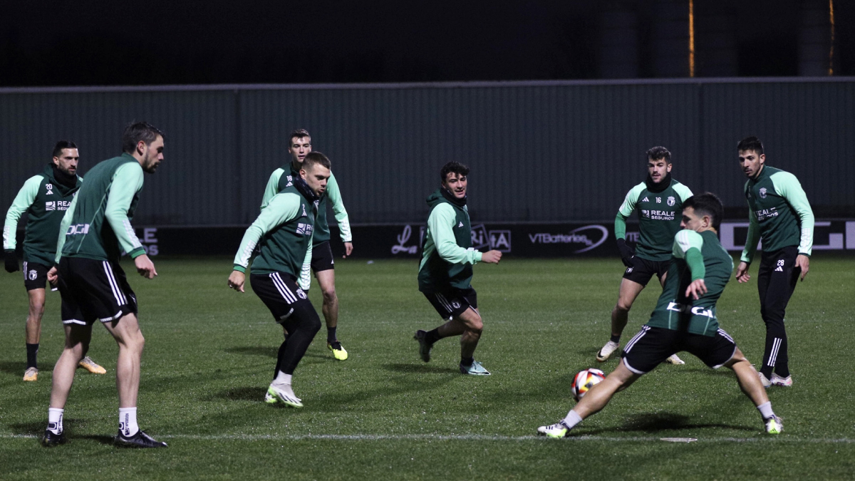Imagen del primer entrenamiento del Burgos CF tras el parón navideño.