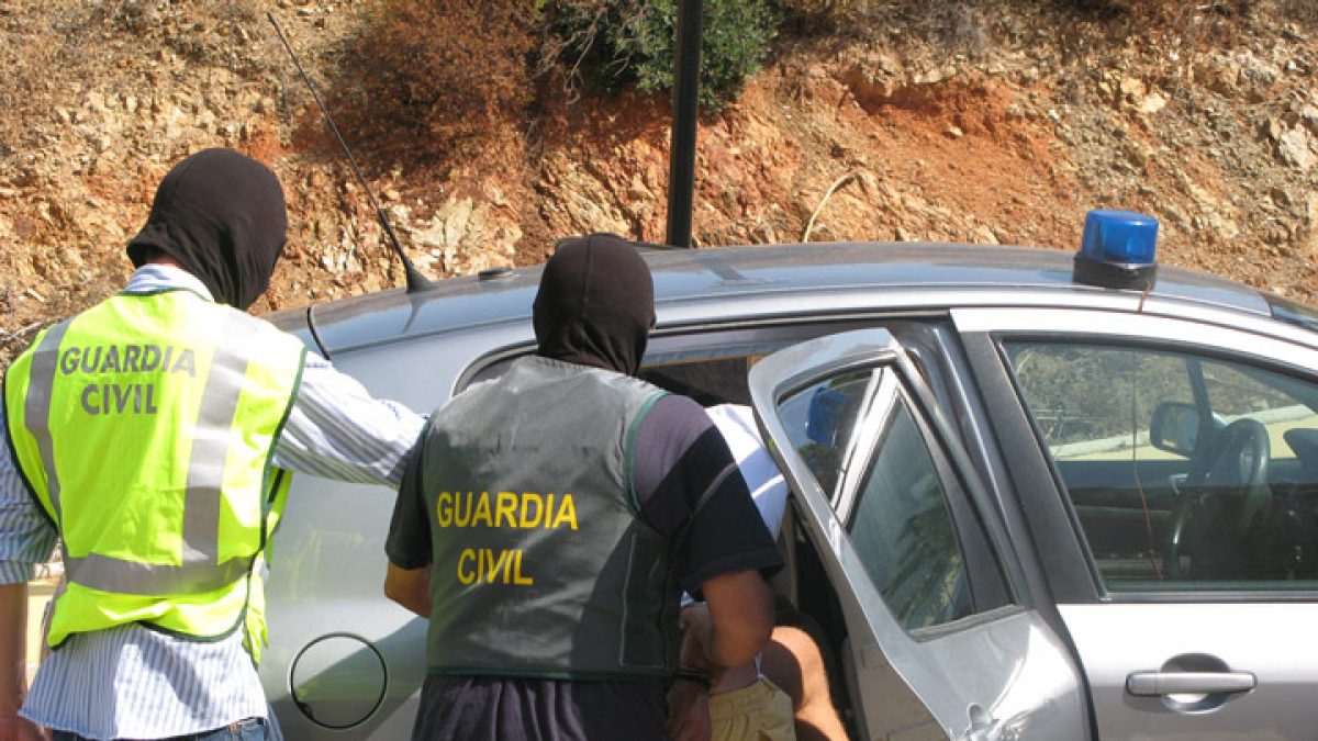Imagen de archivo de una detención de la Guardia Civil