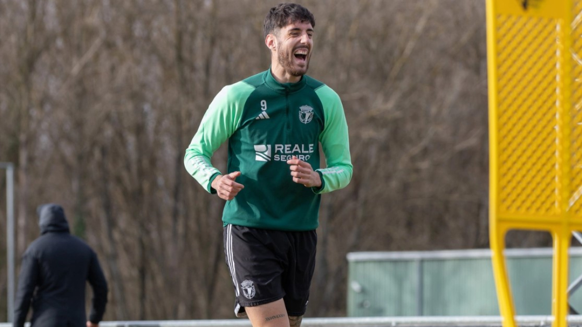 Fer Niño vuelve a una convocatoria casi un mes después de su lesión en el partido ante el Cartagena.