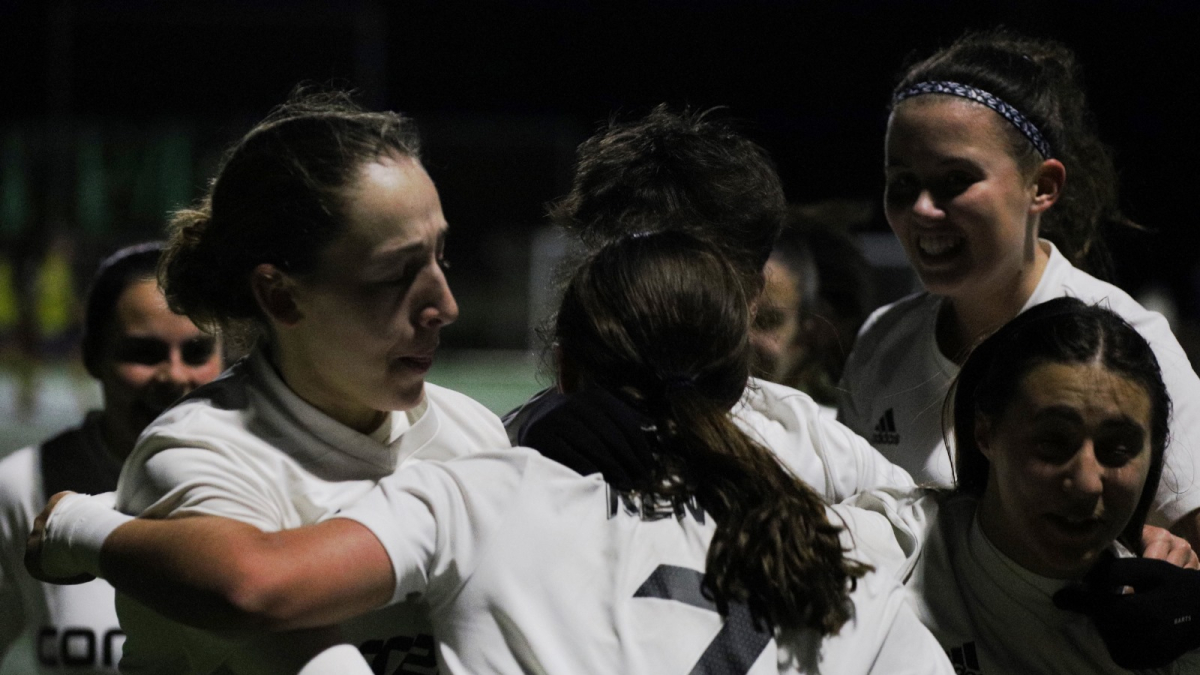 Las jugadoras del Burgos CF Femenino celebran un gol.