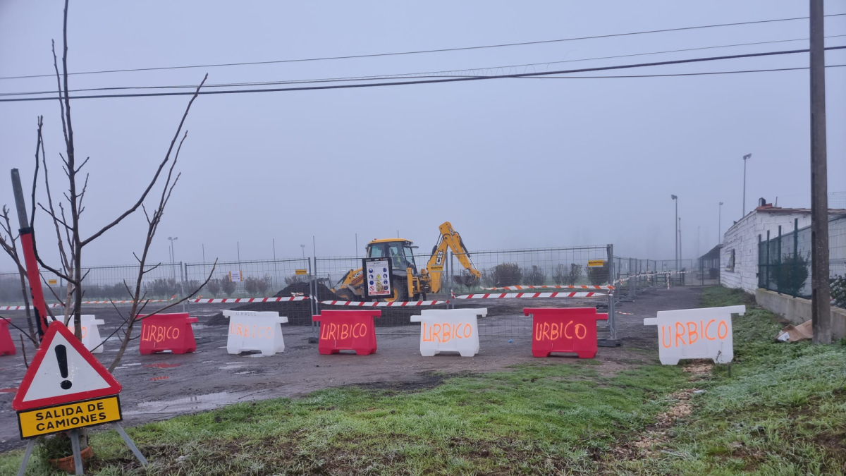 Comienzan las obras del nuevo aparcamiento en la calle Eras de San Juan.