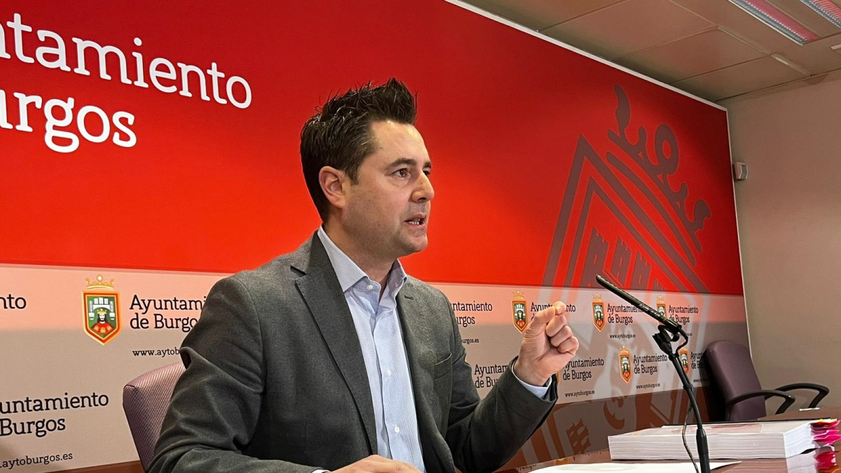 Daniel de la Rosa, durante una comparecencia en el Ayuntamiento de Burgos.