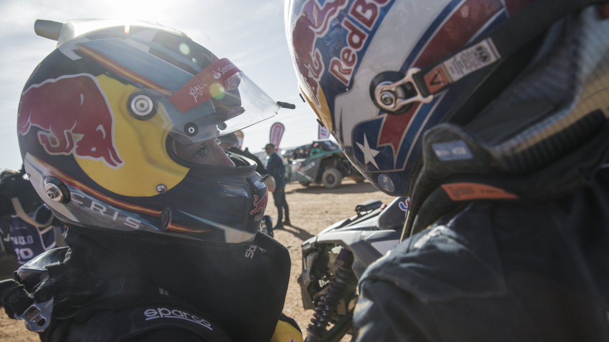 Cristina Gutierrez en la meta de la novena etapa del Dakar.